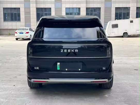 Zeekr x9 image 8
