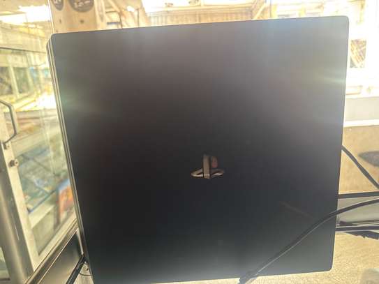 Ps4 pro 1 téra flashes +20jeux image 3