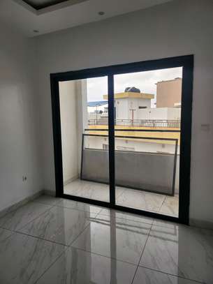 Appartement f4 aux mamelles au 3 e étage image 12