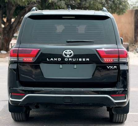 TOYOTA  LAND CRUISER LC300 VX-R 2026 image 15