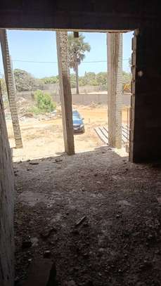 Maison r+1 inachevé a Bambilor a la cité CDC image 11
