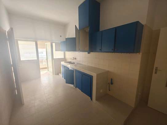 Appartement a louer point E image 5