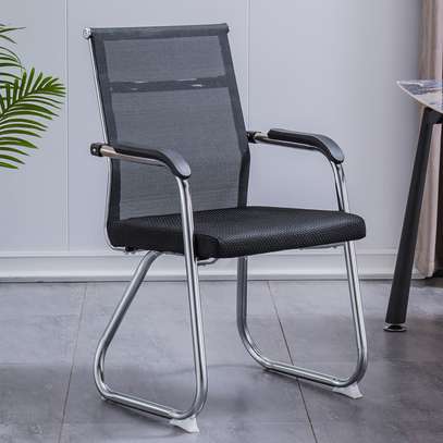 Chaise et fauteuil de bureau image 4