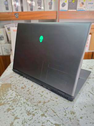 Alienware M16 R2 image 5