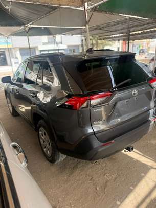 toyota rav 4 2020 image 4