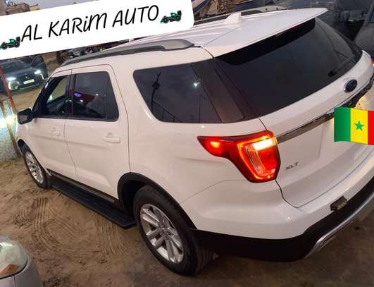 Ford Explorer xlt image 2