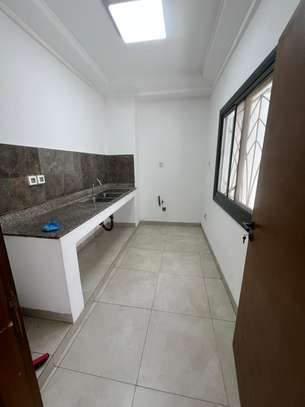 Appartement F4 à louer au Point E image 6