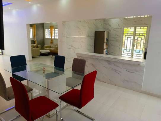 À VENDRE – Villa meublée avec piscine à Saly image 3