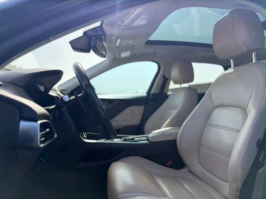 Jaguar fpace 2018 image 8