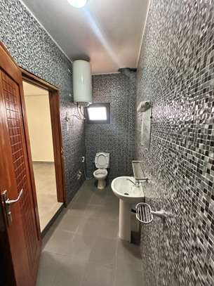 TRES BELLE STUDIO A LOUÉ F4 image 9