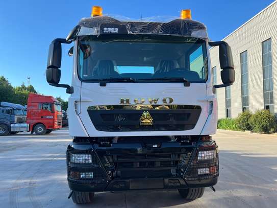 Camion tracteur Howo TX 6X4 Tractor image 2