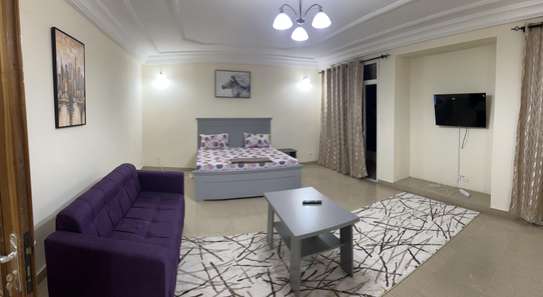 CHAMBRE MEUBLÉE CLIMATISÉE À LOUER PAR JOURS image 4