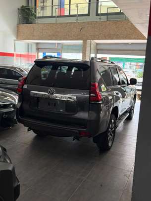 Toyota PRADO VX 2024 SUV Gris métallisé image 12