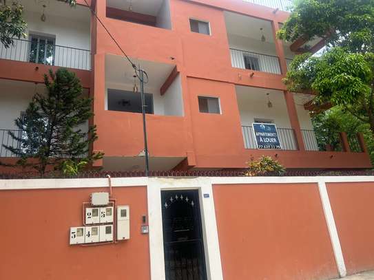 Immeuble neuf avec appartements luxueux a Thiès image 2