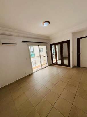 Appartement F4 à  louer au Point E image 5