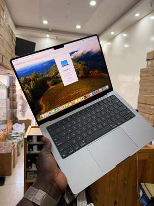 MacBook Pro M2 Pro 14 Pouces image 3