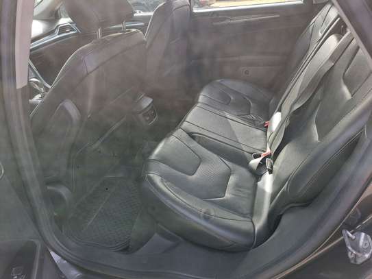 Ford Fusion Gris métallisé Berline image 9