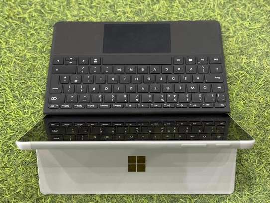 Microsoft Surface Go image 3