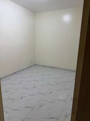 2 chambres salon Petit Mbao image 5
