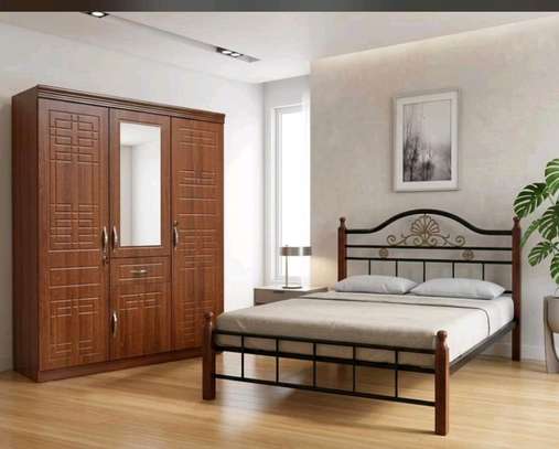 Armoire marron et blanc image 8