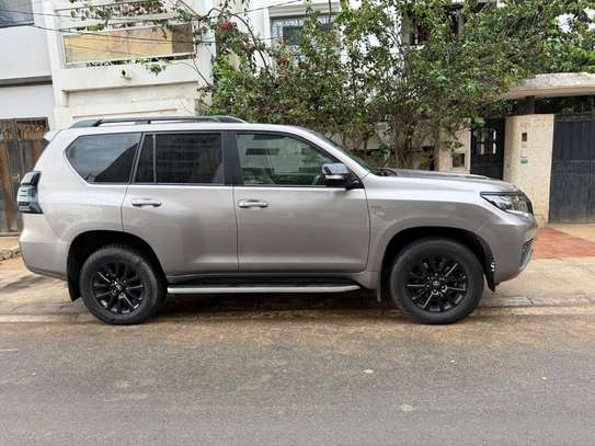 Toyota prado Vx année 2023 image 7