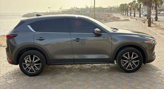 Mazda CX-5 SUV 5 portes gris métallisé moderne image 5
