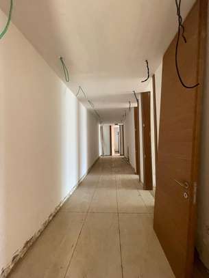 Villa neuve de 1000 m² pied dans l' eau Almadies image 14