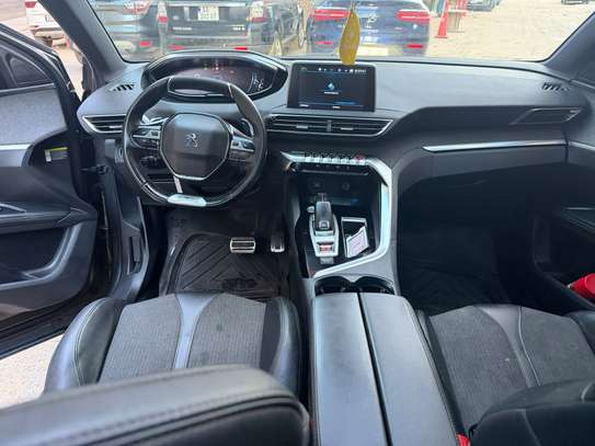 Peugeot 5008 Année: 2018 image 4