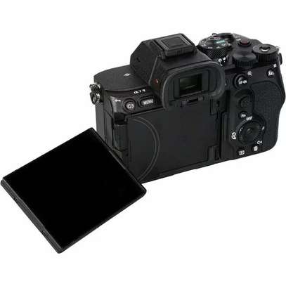 Sony Alpha A7R V image 2