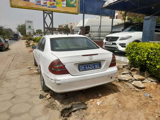 Mercedes Benz e220 image 10