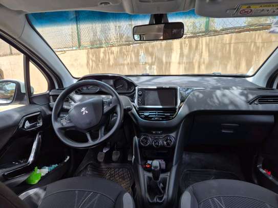 Peugeot 208 très bon état image 5