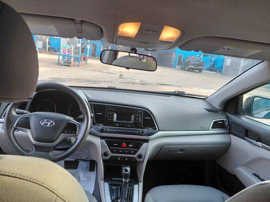 Hyundai elantra 2017 image 3