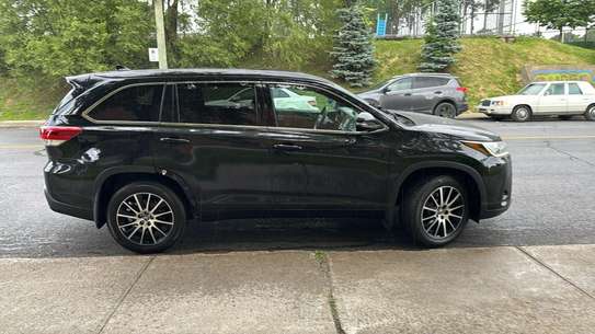Toyota Highlander image 2