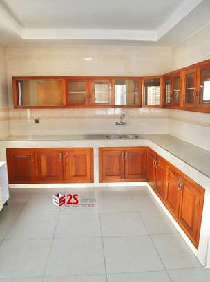 Villa en R+2 à louer à Mermoz Sotrac image 4