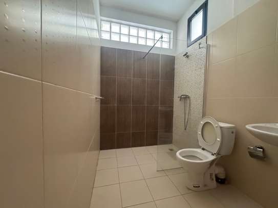 Duplex entrée privée F5 à louer Almadie derrièr Philippe image 10