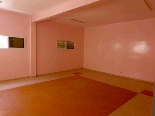 Plateau de Bureaux à Louer Fenêtre Mermoz image 2