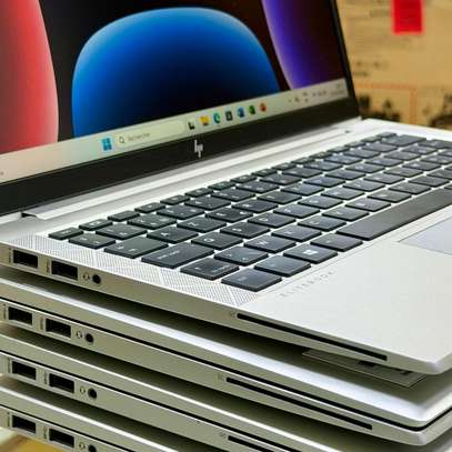 HP elitebook i5  830 G7 tactile image 3