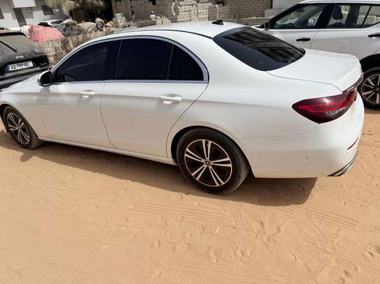 Mercedes class E 200 image 9