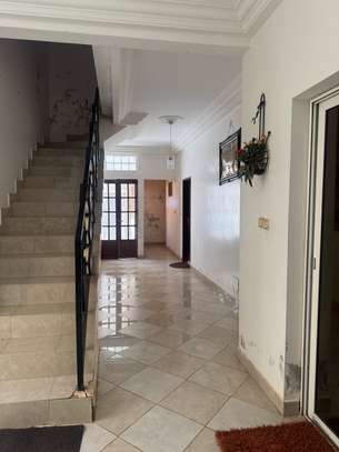 Maison d’angle à vendre – À rénover ou à démolir – mamelle image 4