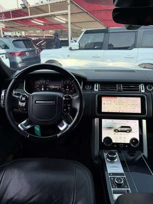 Range Rover Vogue image 13