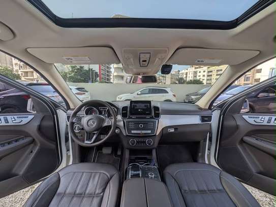 Mercedes GLS 350d 4MATIC SUV blanc puissant image 3