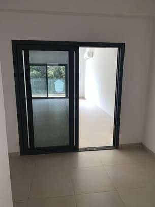 Appartement F4 piscine sport accueil parking privé Mermoz image 4