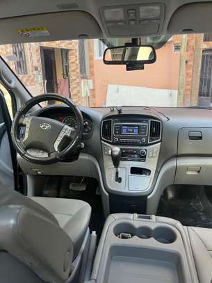 Location Hyundai Starex VIP 12 places image 10