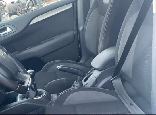 Location TRÈS BELLE CITROËN C4 image 5