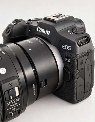 Canon EOS R8 image 2