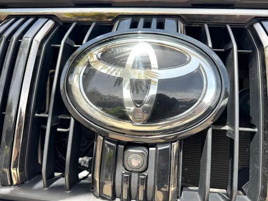 Toyota Land cruiser VX image 8