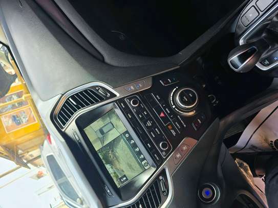 Hyundai Santa Fe 4WD image 9