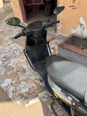 Moto Revoo image 3