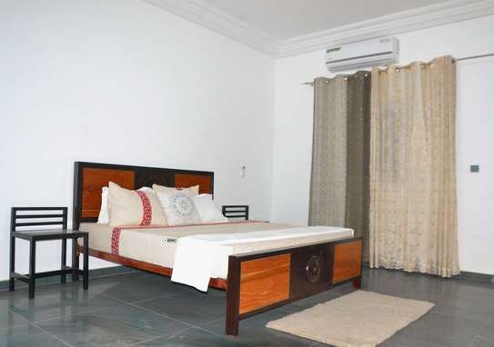 NGAPAROU VILLA LUXUEUSE  CHAMBRE MEUBLE ACCES PISCINE image 2
