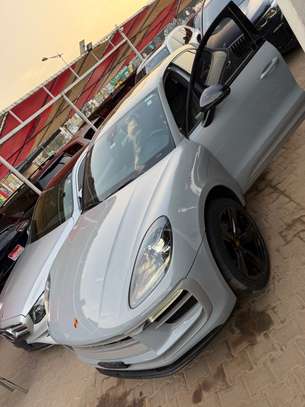 Porche Maccan image 5